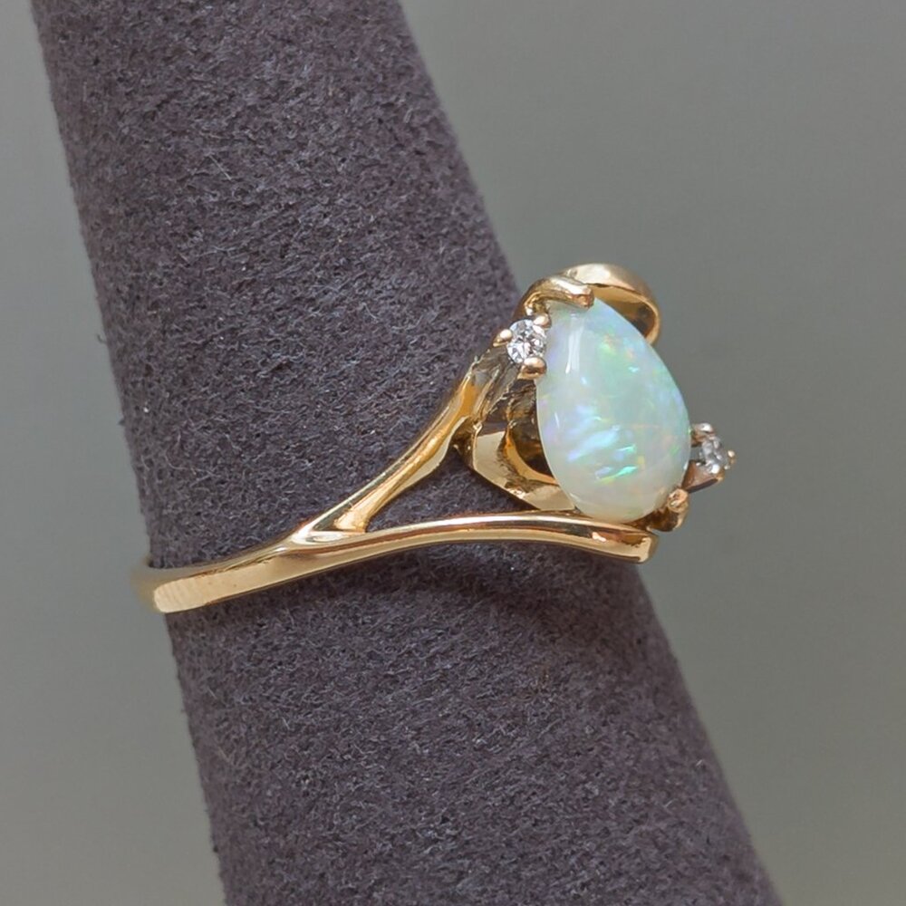 SOLD - 14K Gold Australian Opal & Diamond Ring – Vintage 1990s Setting - Picture 4 of 16